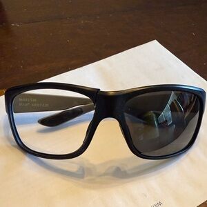 Maui Jim SOUTHERN CROSS Black Sunglasses - Broken Lense / Frame